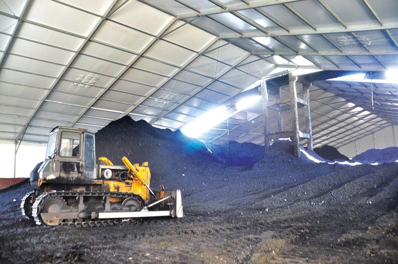 發電廠露天煤場照明燈具宜選擇高光效、顯色指數75以上的大功率防爆投光燈